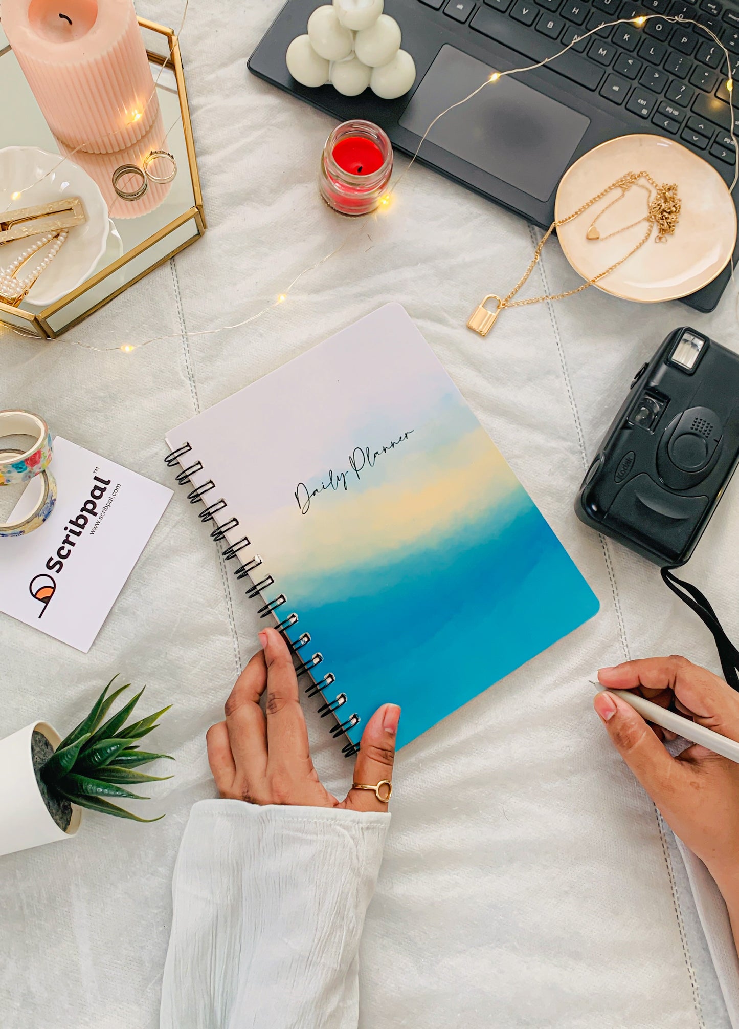 Daily Planner Undated - Abstract